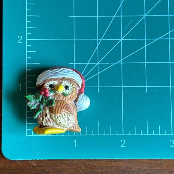 Vintage Hallmark Christmas Owl Pin Brooch With Holly & Santa Hat Signed - Picture 3 of 4